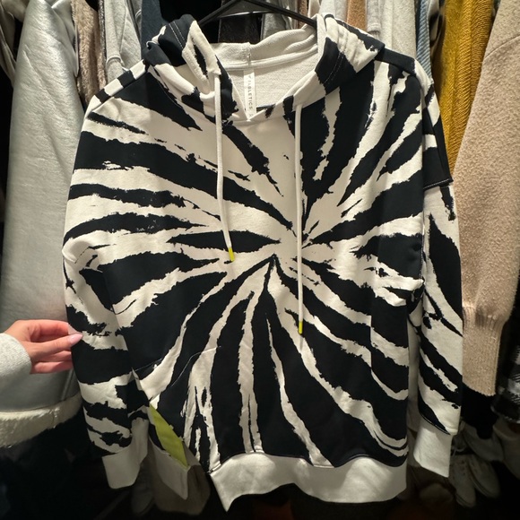 Fabletics Sweatshirt - Picture 5 of 8